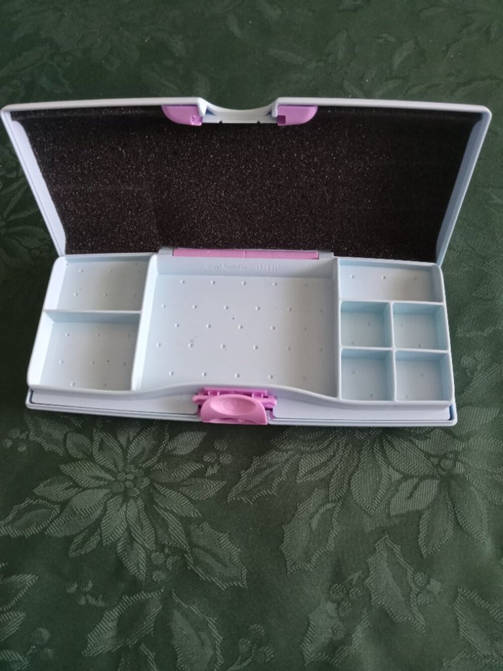 Storus Smart Jewelery case like new, great for travel to keep valuables safe